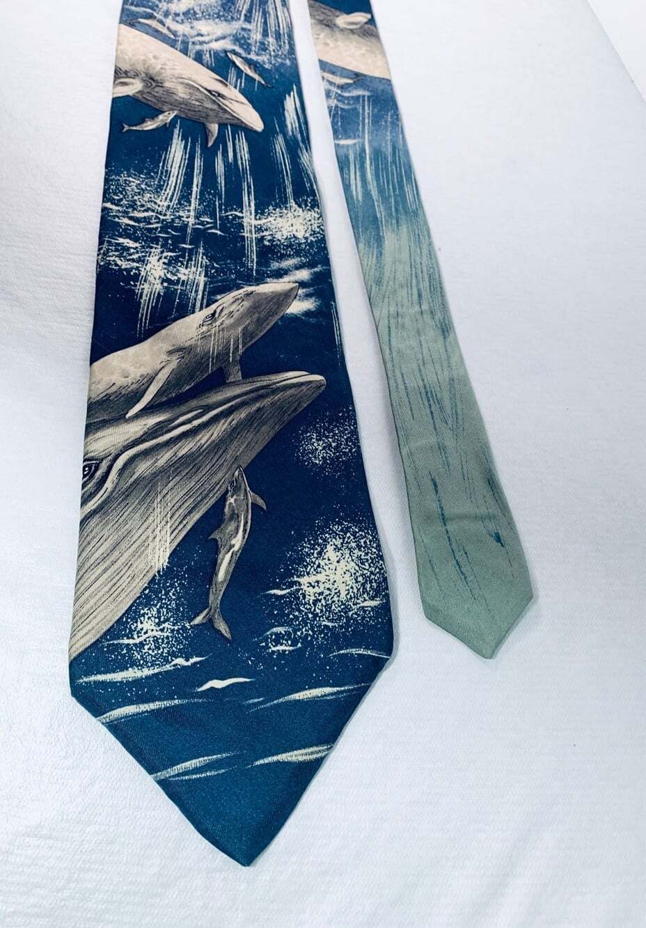 Van Heusen whale silk neck tie
